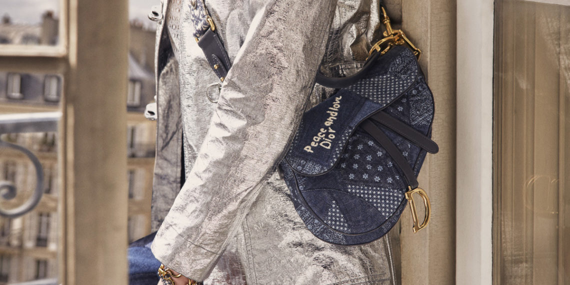 Hai thập kỉ chìm nổi của Dior Saddle Bag