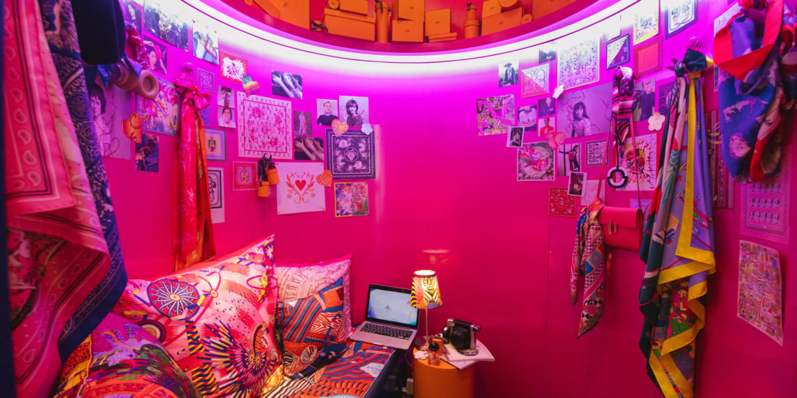 "Pink Room" Việt Nam và chiếc khăn lụa Carré của nhà mốt Hermès 1 hermes pink room chaubui 2