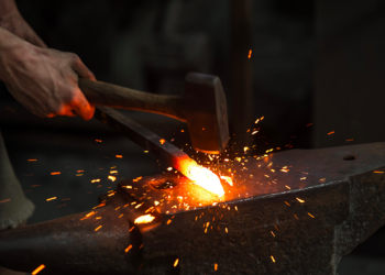 Một góc nhìn vào nghề rèn của người thợ trẻ