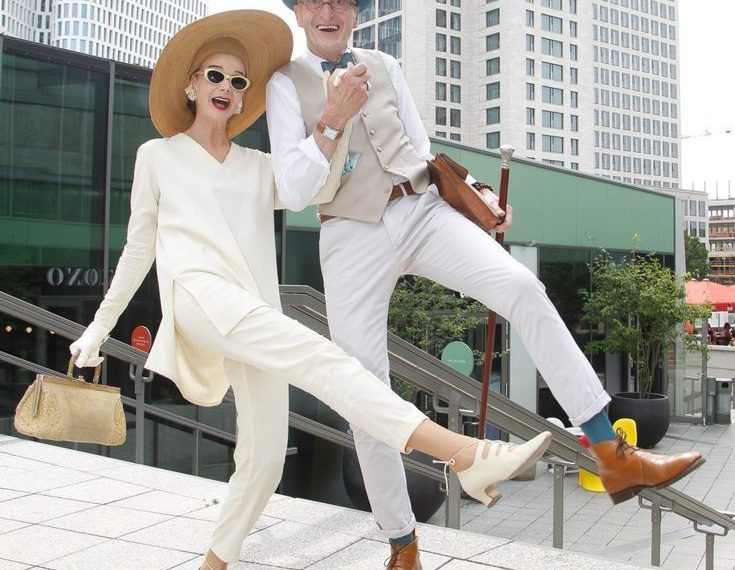 Cặp đôi "ông bà anh": Thời trang không phải đặc quyền của người trẻ 1 Cặp đôi “ông bà anh”: Thời trang không phải đặc quyền của người trẻ