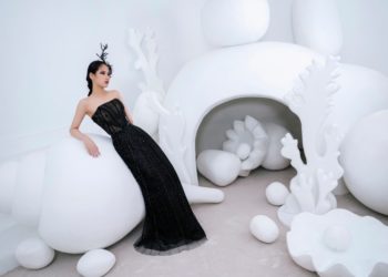 Siêu mẫu Thanh Hằng, người mẫu khuyết tay Hà Phương tỏa sáng tại Vietnam Runway Fashion Week