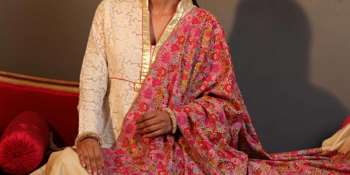 Điều gì khiến một chiếc khăn Pashmina có giá 10.000 USD