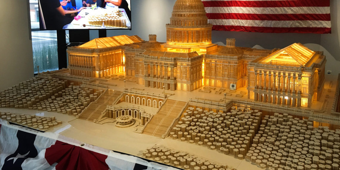 Kiến trúc sư Việt Nam lập kỷ lục thế giới bằng tăm và mica 1 Kiến trúc sư Việt Nam lập kỷ lục thế giới bằng tăm và mica