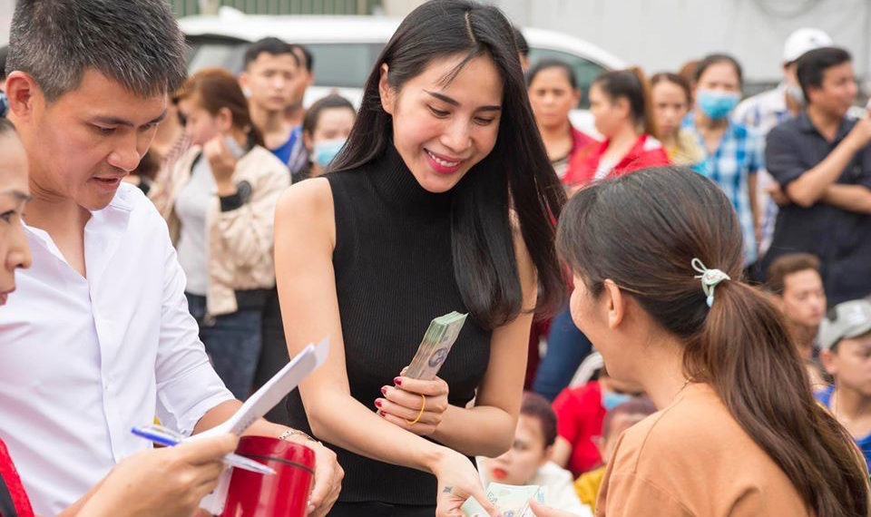 #KhôngQuạu: Từ việc đi từ thiện của Thuỷ Tiên: Ai làm cứ làm – ai ghét cứ ghét