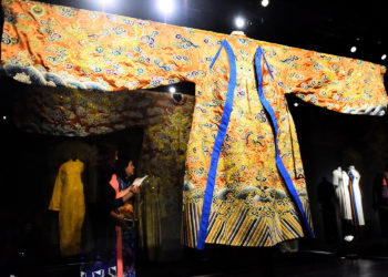 Trang phục mang sắc vàng - đẳng cấp của bậc vua chúa