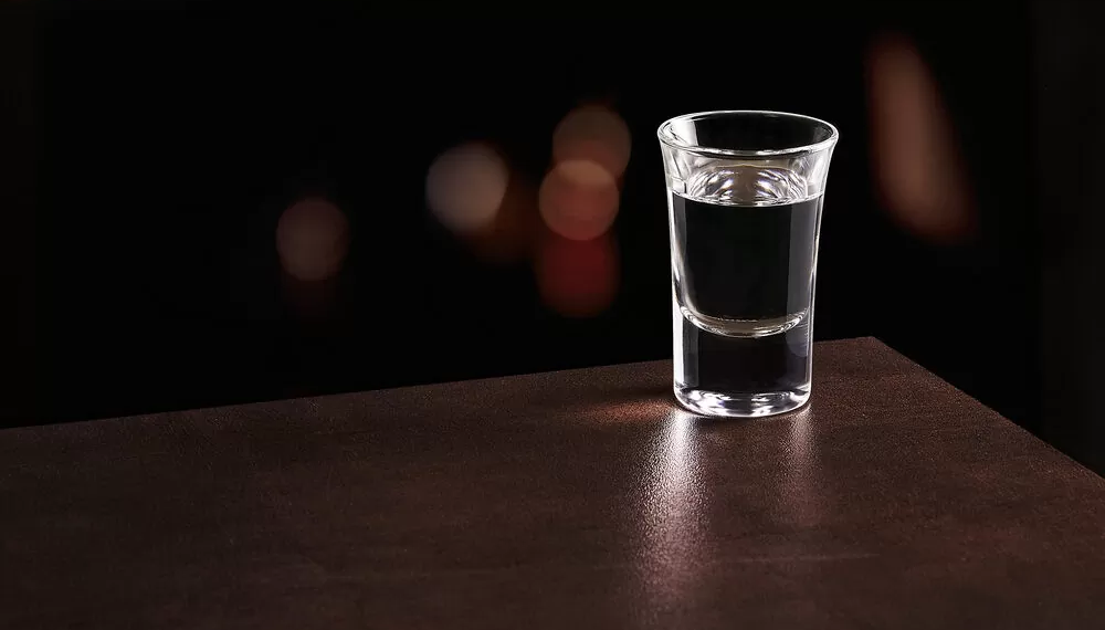 #BócRượu: Rượu trắng –  nghi lễ trưởng thành “ngầm” của các bé trai Việt Nam