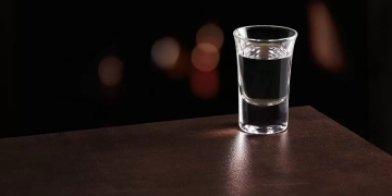 #BócRượu: Rượu trắng –  nghi lễ trưởng thành “ngầm” của các bé trai Việt Nam