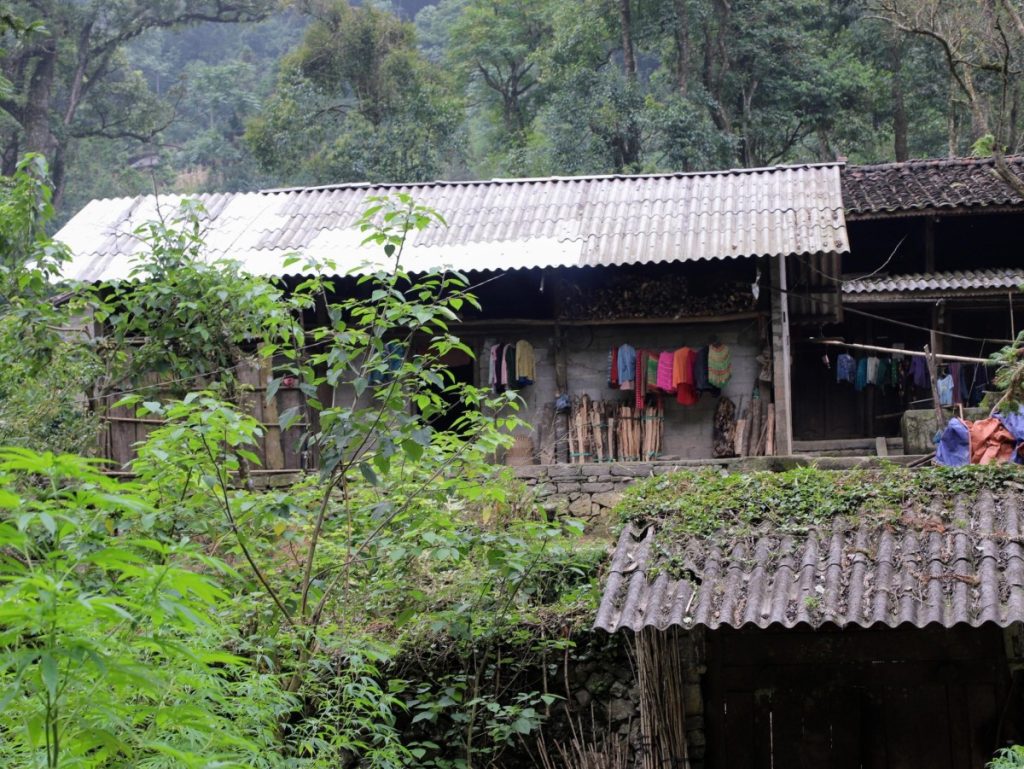 Ngôi làng Sảo Há ẩn mình trong mây, "bí hiểm" từ phim ảnh ra đời thực 