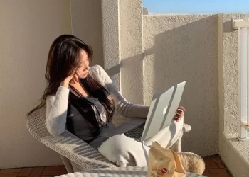 Người trẻ tìm cách vượt qua “cú sốc” kinh tế: bài học về quản lý tài chính cá nhân