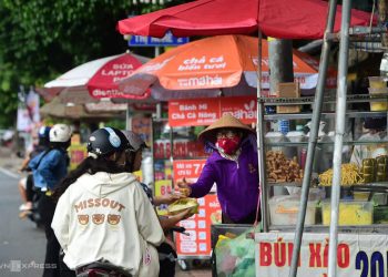 Kinh tế vỉa hè – thị trường vô thừa nhận