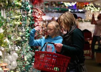 Người Mỹ mạnh tay chi tiêu bất chấp lạm phát cao