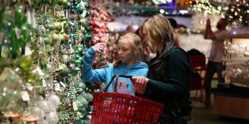 Người Mỹ mạnh tay chi tiêu bất chấp lạm phát cao