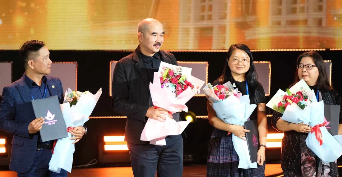 Tro tàn rực rỡ thắng 5 giải, Đất rừng phương Nam và Nhà bà Nữ trắng tay ở Liên hoan phim Việt Nam 1 Liên hoan phim Việt Nam