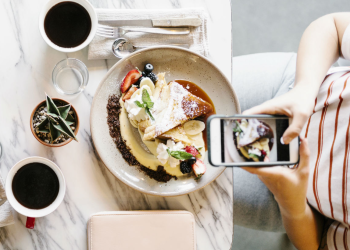 Lối Sống Tối Giản và Mạng Xã Hội – Chuyện Gì Xảy Ra Nếu bạn Bỏ Theo Dõi Tất Cả Mọi Người?