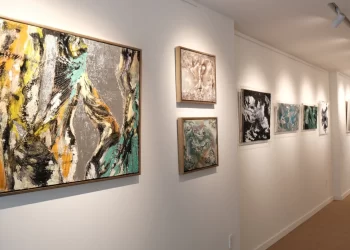 Triển lãm tháng 12 “Hé lộ ranh giới: Hình ảnh phản chiếu của bể cá”: Kiểm soát nội tâm hỗn loạn