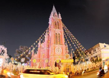 Trải nghiệm Giáng sinh ở Sài Gòn với những cung đường và địa danh cực đẹp