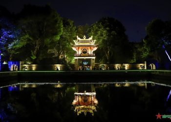 Tour đêm tại văn miếu Quốc Tử Giám