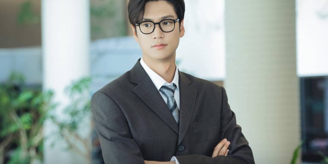 Na In Woo và khả năng biến bạn diễn thành “nấm lùn” với chiều cao khủng 1m9