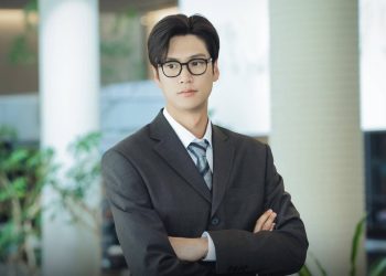 Na In Woo và khả năng biến bạn diễn thành “nấm lùn” với chiều cao khủng 1m9