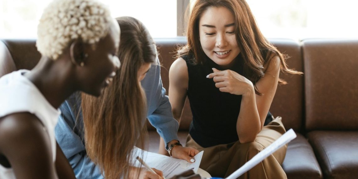 Làm việc ở nước ngoài: 2 tips để định hướng sự nghiệp lâu dài