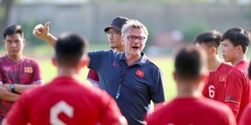 HLV Philippe Troussier đưa ra lời xin lỗi, kết thúc hợp đồng với VFF