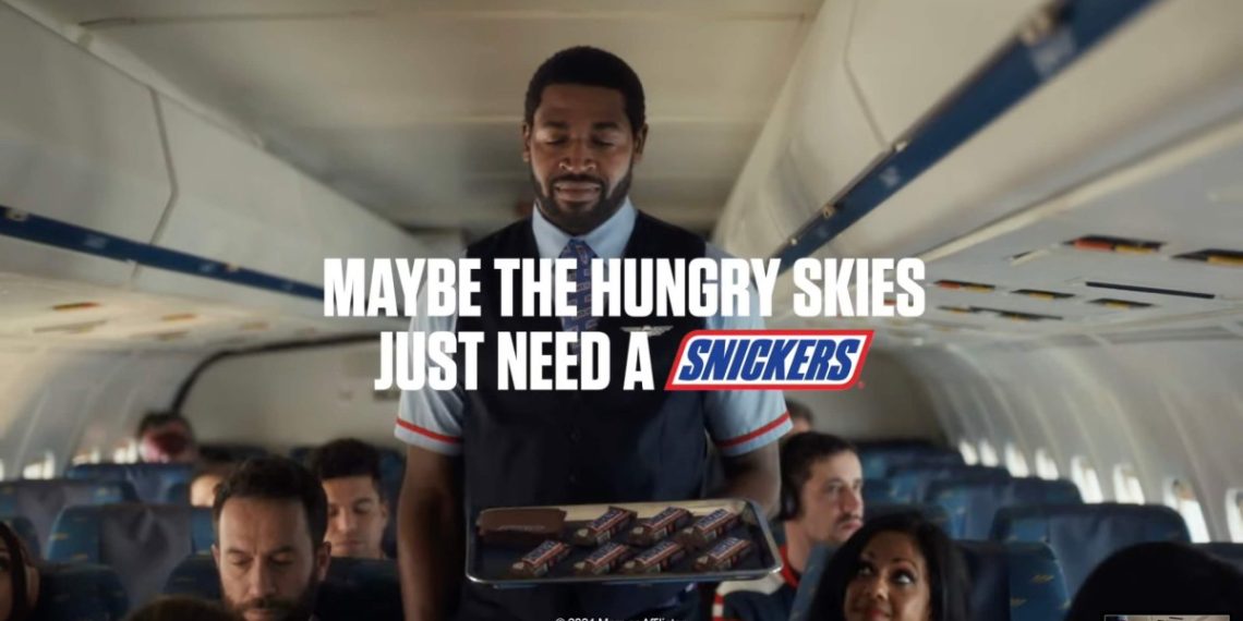 Snickers “chọc ghẹo" khách hàng trong video quảng cáo mới 1 Snickers “chọc ghẹo” khách hàng trong video quảng cáo mới
