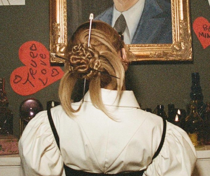 MV The Boy Is Mine có sự xuất hiện của Nicholas Galitzine 1 MV The Boy Is Mine có sự xuất hiện của Nicholas Galitzine