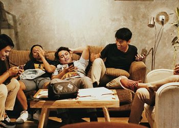 #Nghĩ: Sử dụng Code-switching khi giao tiếp mà không mất đi bản sắc của mình