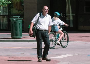 Phân biệt tuổi tác trong công sở là định kiến sai lầm