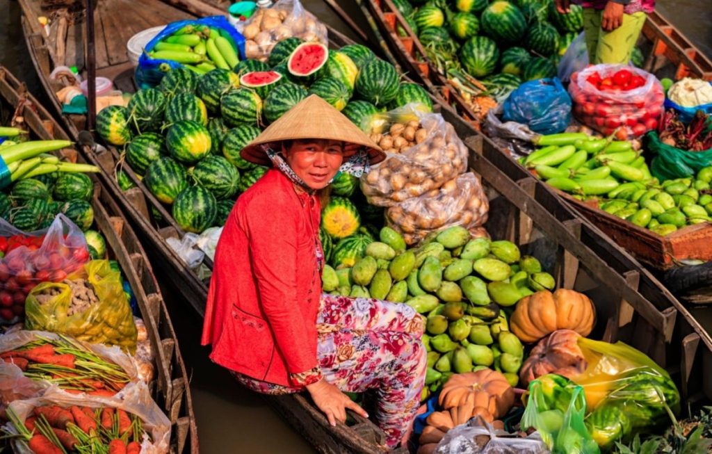 phuong ngu mien tay qua hinh anh nguoi phu nu cho noi