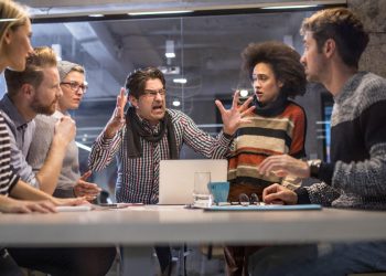 Làm sao để nói chuyện thẳng thắn mà không bị cho là thô lỗ?