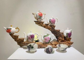 Triển lãm “Hoa Trên Sứ”: Hoạ sĩ Hồng Đức Thanh thổi hồn thiên nhiên lên những vật phẩm bằng sứ