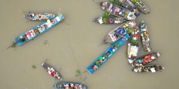 #LocalZine: Những khu chợ và sự trù phú, giàu có của văn hóa Việt Nam